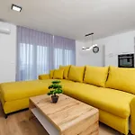 2 Bedroom Beautiful In Crikvenica