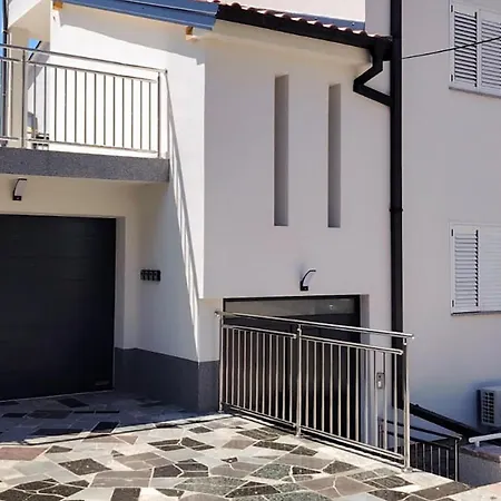 2 Bedroom Beautiful In Crikvenica Daire *