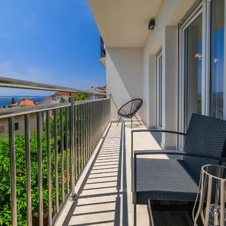 Daire 2 Bedroom Beautiful In Crikvenica *