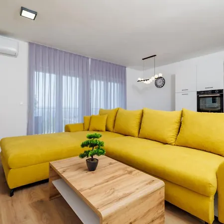 2 Bedroom Beautiful In Crikvenica Sopaljska