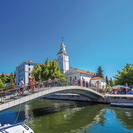 2 Bedroom Beautiful In Crikvenica